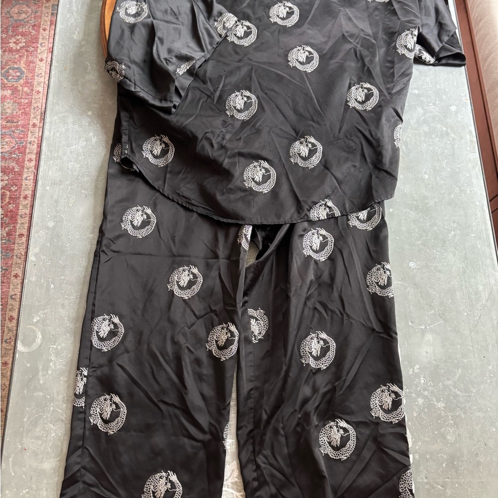 Natori lounge set Black with White Pattern - Picture 3 of 3